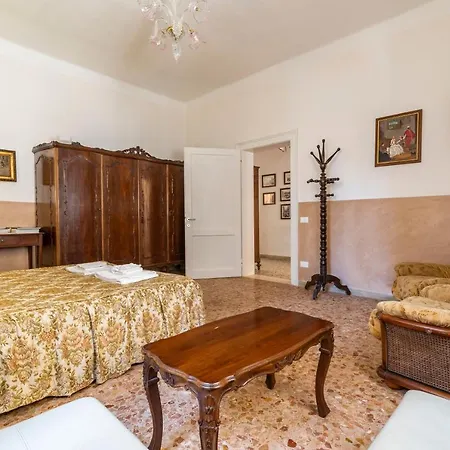 Queen House البندقية