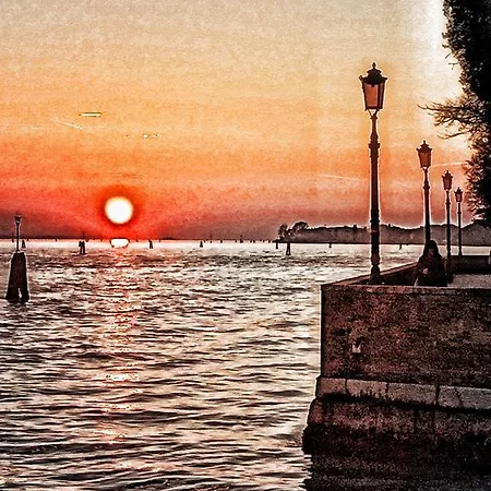 Queen House * Venice