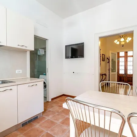 Queen House Apartment