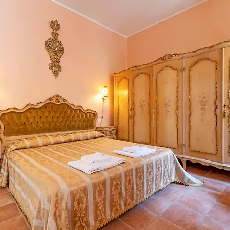 Queen House Apartment