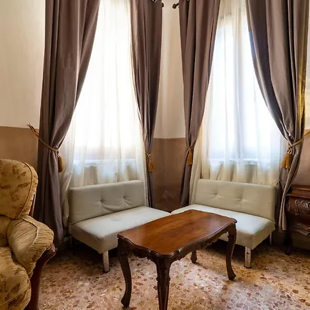 Queen House Apartment