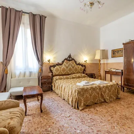 Queen House Venice
