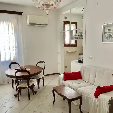 Queen House Apartment *