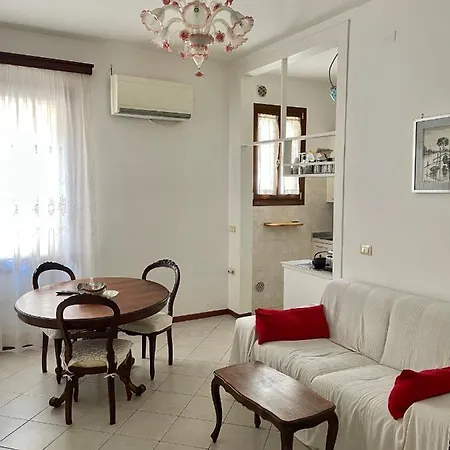 Queen House Apartment