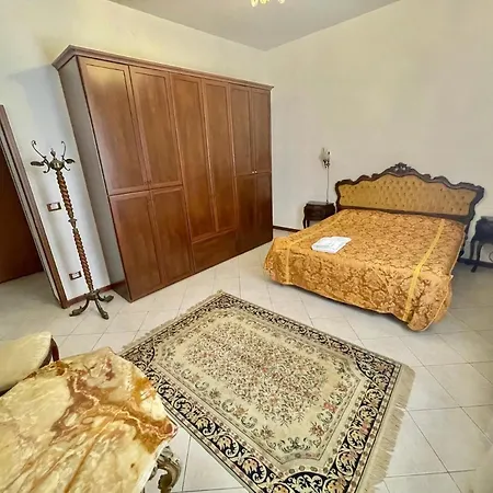 Queen House Apartment