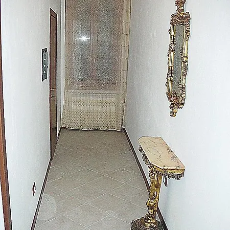 Queen House Apartment *