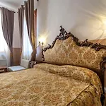 Queen House דירה