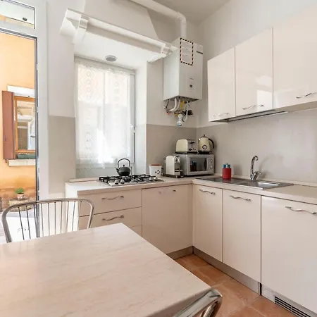 Queen House Apartment